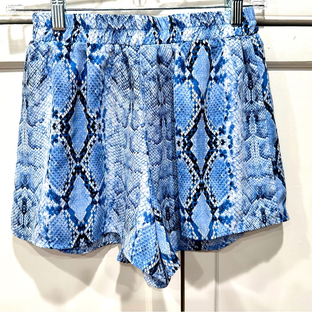 NWT boutique Karlie blue snake print shorts size small